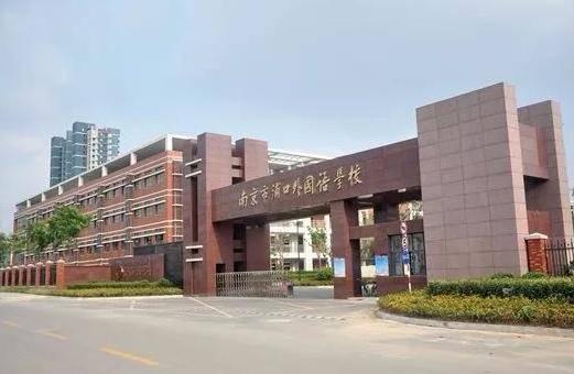 江苏科技大学监控中心江苏科技大学监控中心，守护校园安全的科技力量